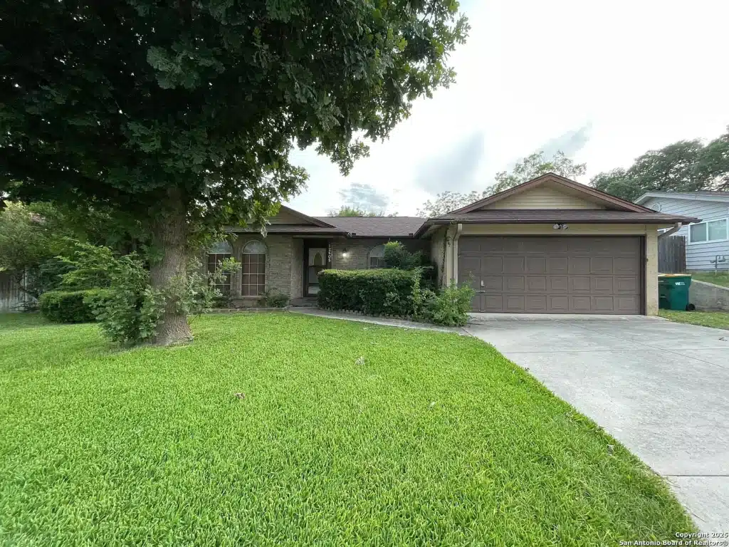 Live Oak, TX 78233