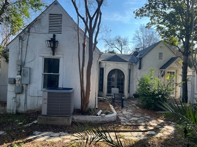 Alamo Heights, TX 78209