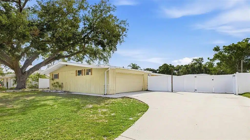 Sarasota, FL 34243